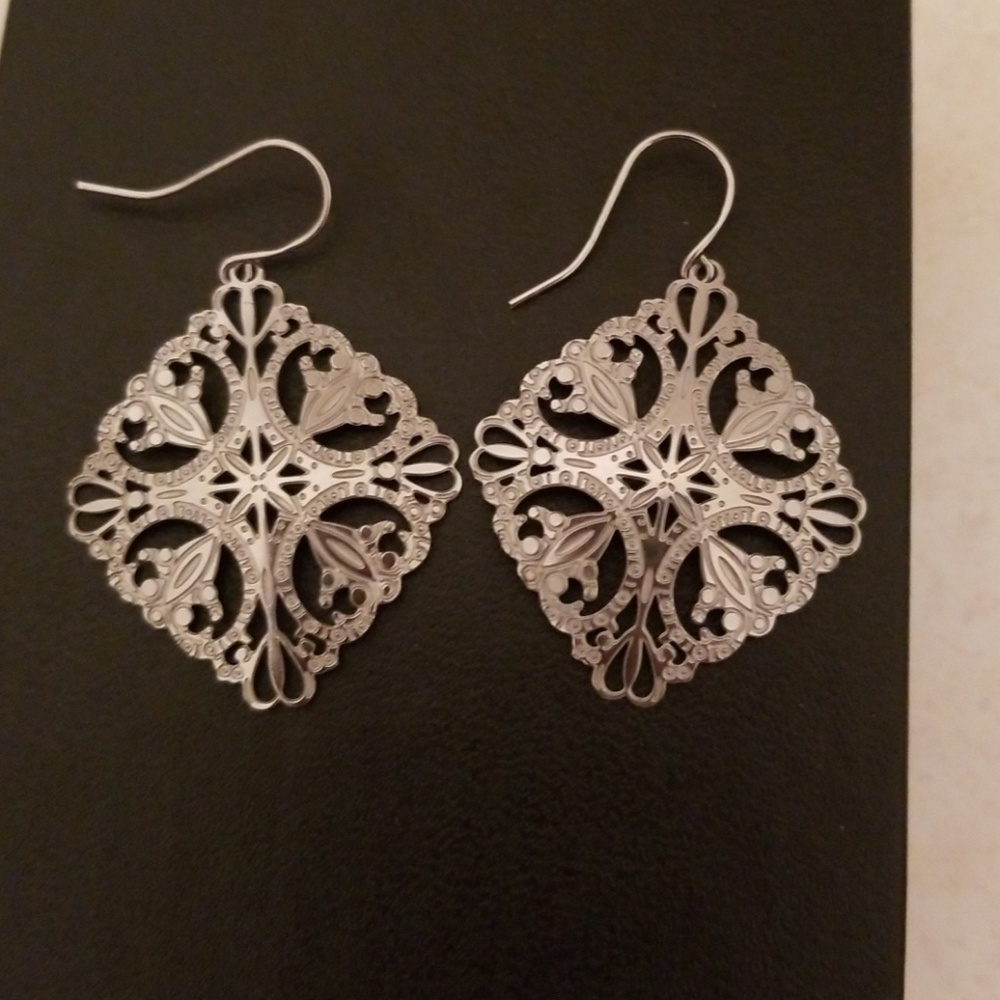 Jewelry - Picture 5 of 6